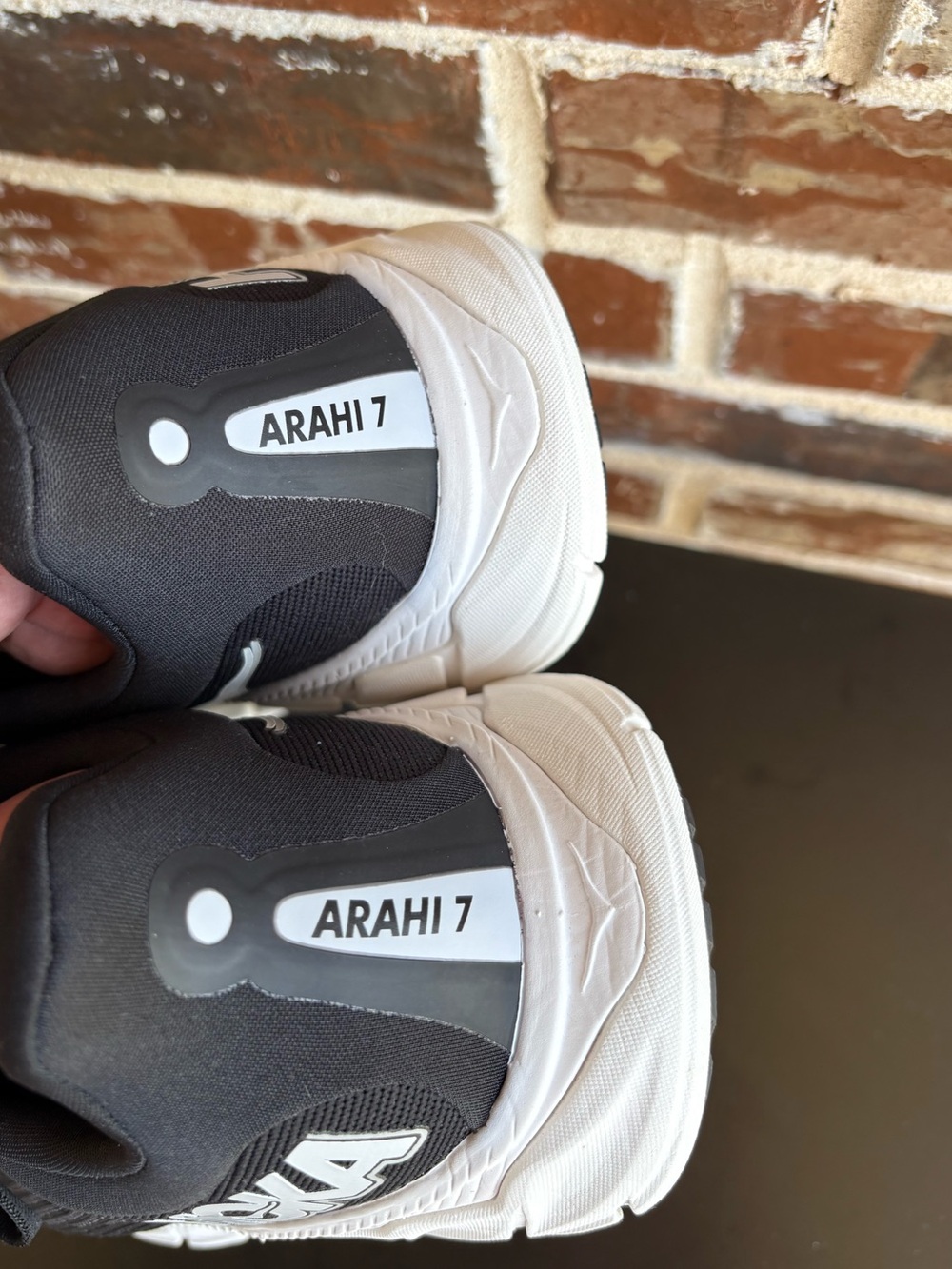 Hoka Arahi 7 Running Shoes Black White Sneakers Size 9 2E (Wide) - Picture 11 of 14
